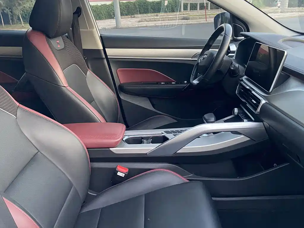Geely Binyue — миниатюра 10