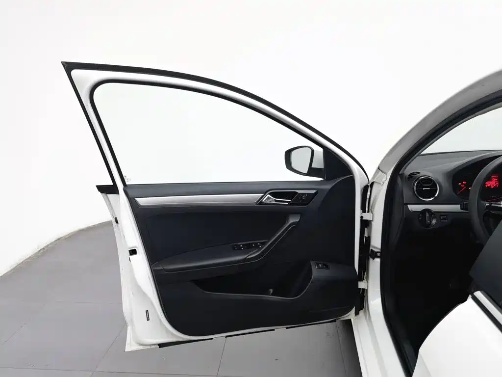 Volkswagen Jetta — миниатюра 8