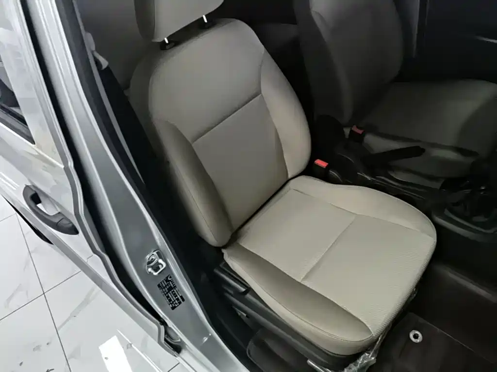 Wuling Hongguang V — миниатюра 25