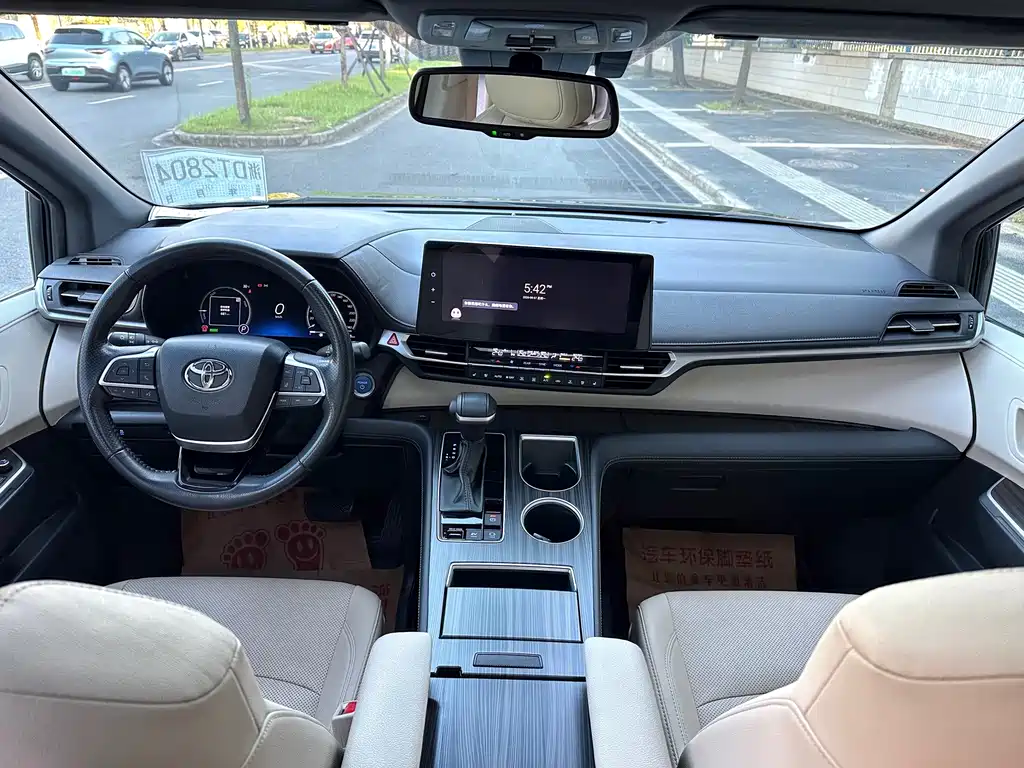 Toyota Sienna — миниатюра 14