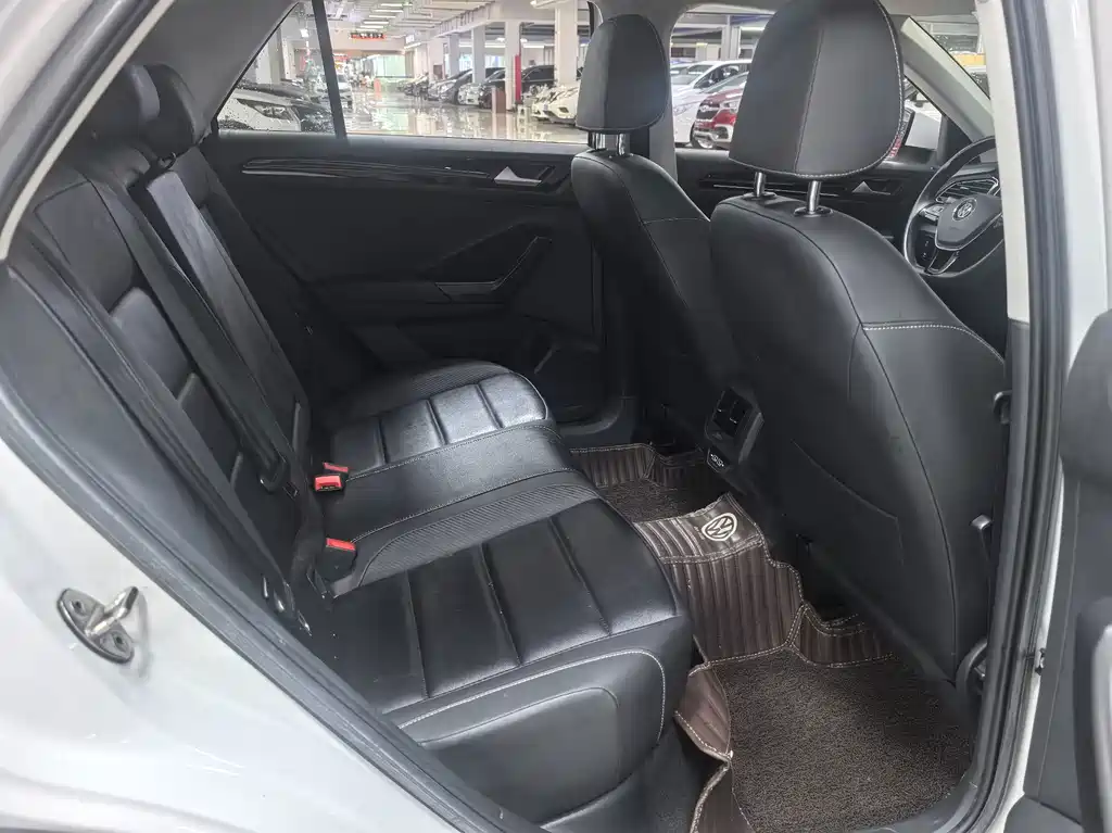Volkswagen T-Roc — миниатюра 7