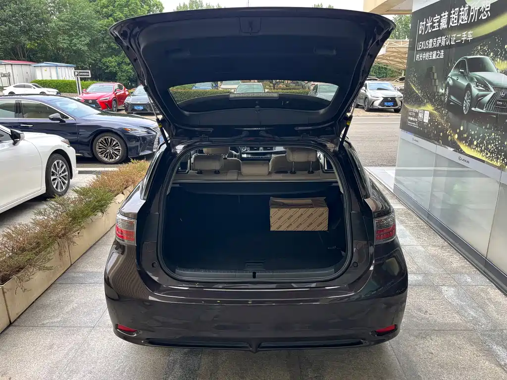 Lexus CT — миниатюра 8
