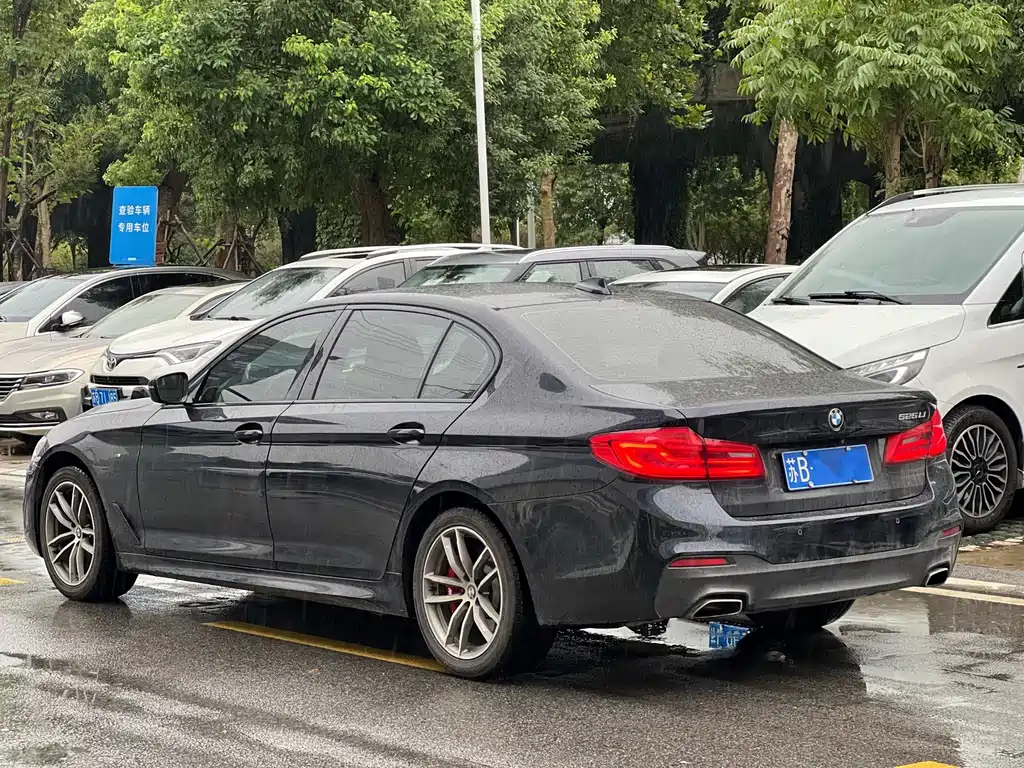 BMW 5 Series — миниатюра 4