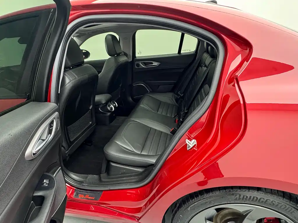 Alfa Romeo Giulia — миниатюра 13