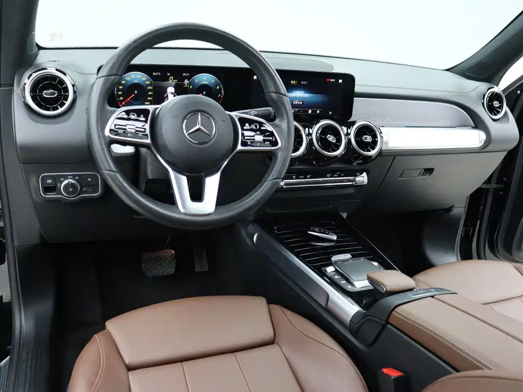 Mercedes-Benz GLB — миниатюра 8