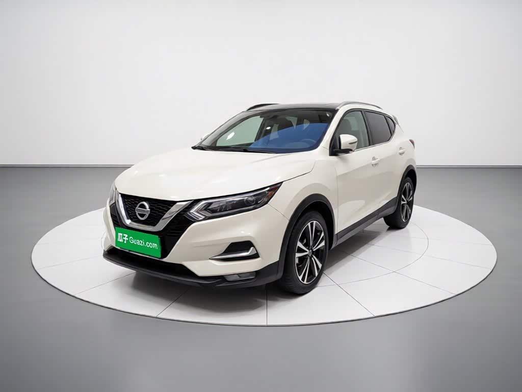 Nissan Qashqai 2.0 л 2022 г. Белый, пробег 12400 км