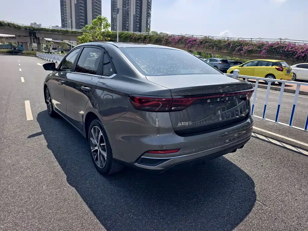 Geely Emgrand — миниатюра 9