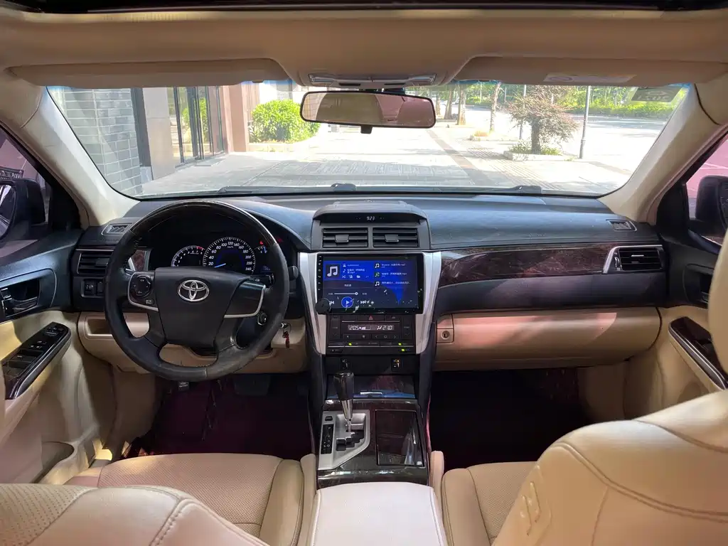 Toyota Camry — миниатюра 3