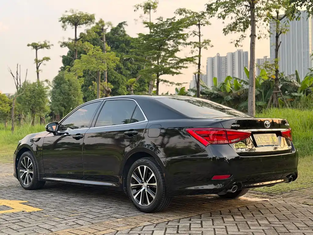 Toyota Crown — миниатюра 6