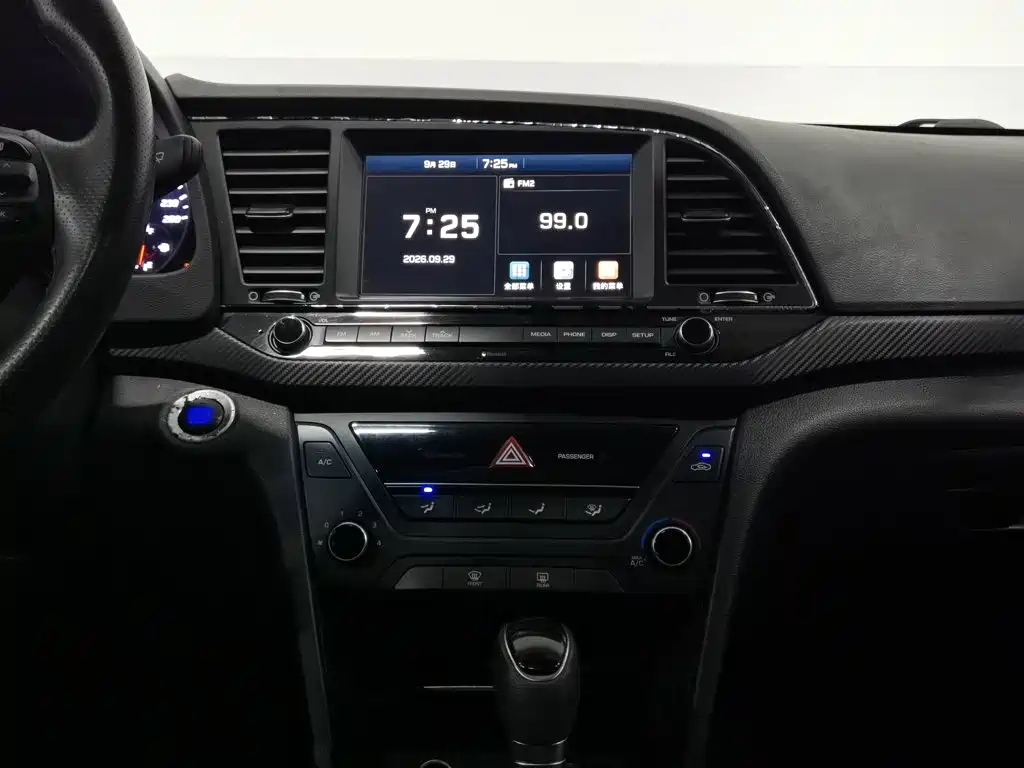 Hyundai Elantra — миниатюра 12
