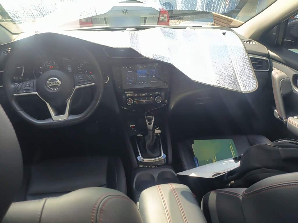 Nissan Qashqai 2.0 л 2022 г. Белый, пробег 12400 км