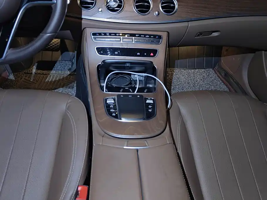 Mercedes-Benz E-Class — миниатюра 16
