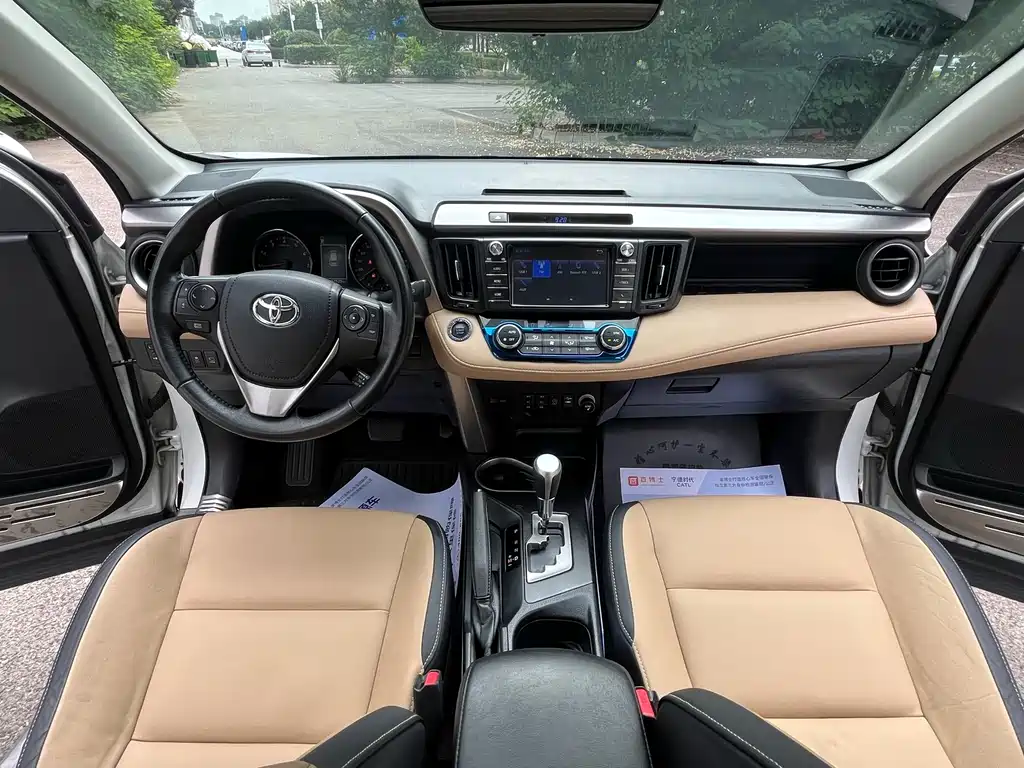 Toyota RAV4 — миниатюра 9