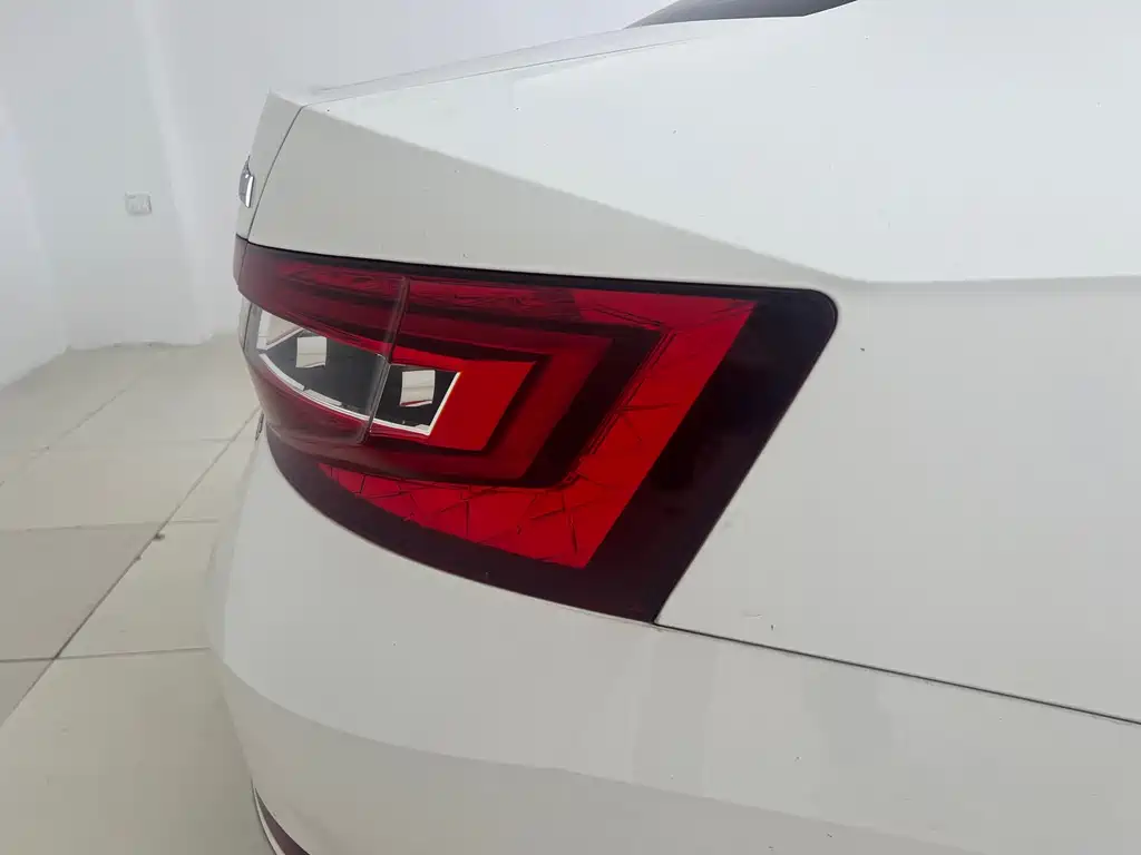 Skoda Superb — миниатюра 12