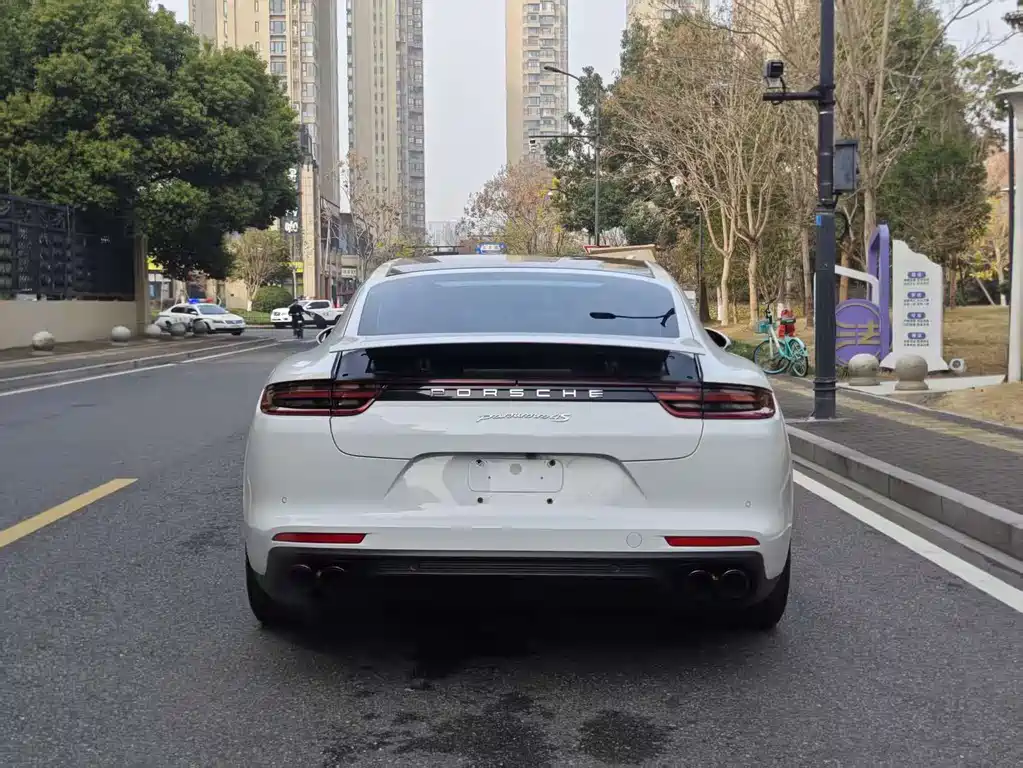 PORSCHE PANAMERA