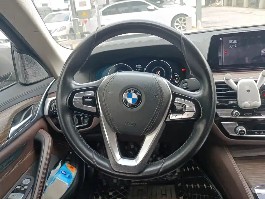 BMW 5 Series New Energy — миниатюра 15