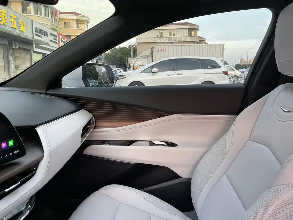 Cadillac GT4 — миниатюра 12