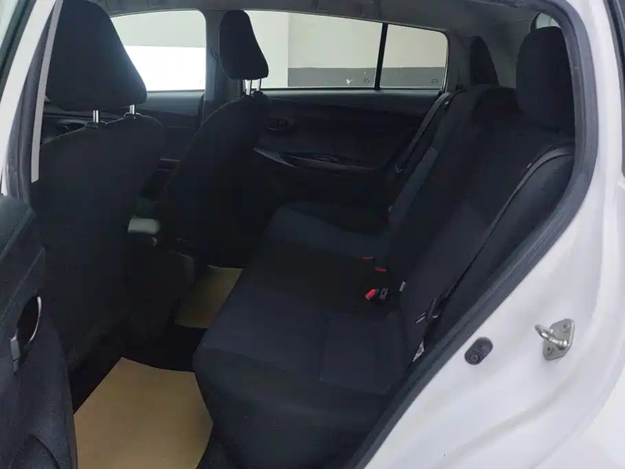 Toyota Yaris L — миниатюра 11