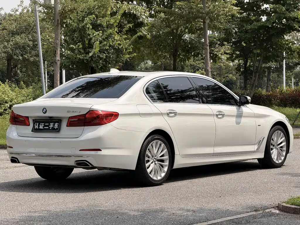 BMW 5 Series — миниатюра 7