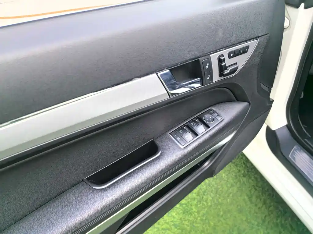 Mercedes-Benz E-Class (Import) — миниатюра 13