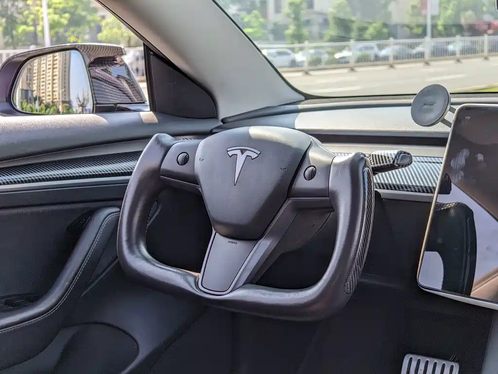 Tesla Model 3 — миниатюра 7