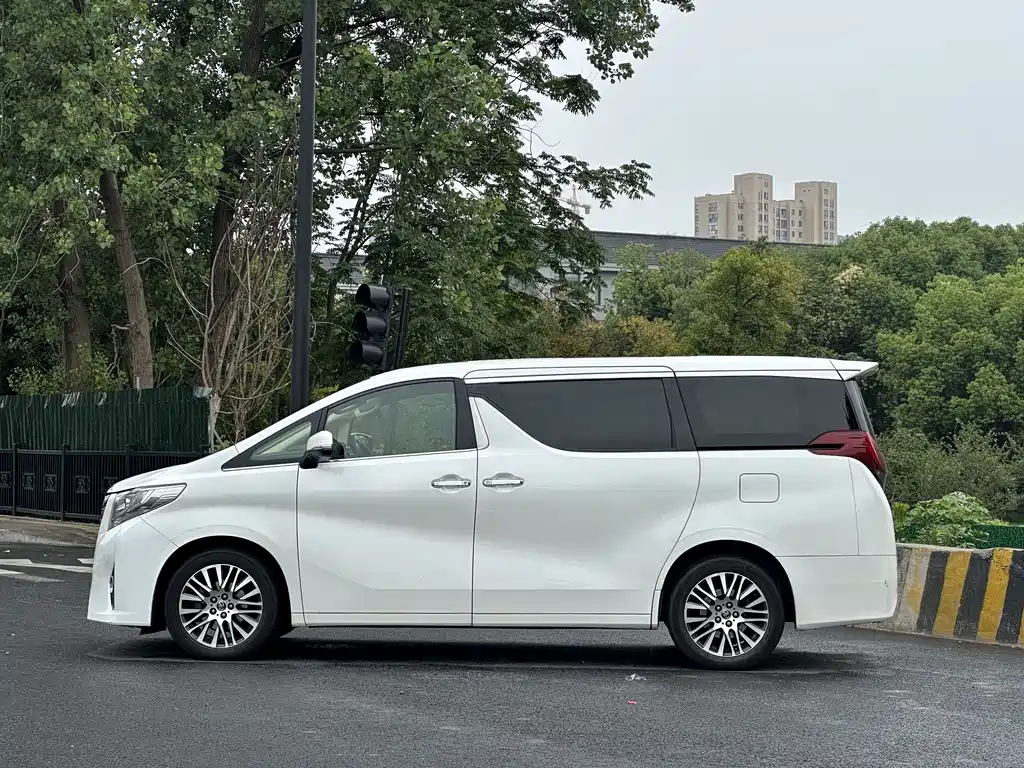 Toyota Alphard 2015 3.5L Luxury