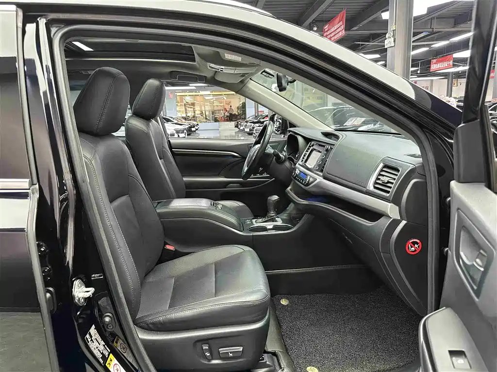 Toyota Highlander 2017 2.0T Luxury 7 мест