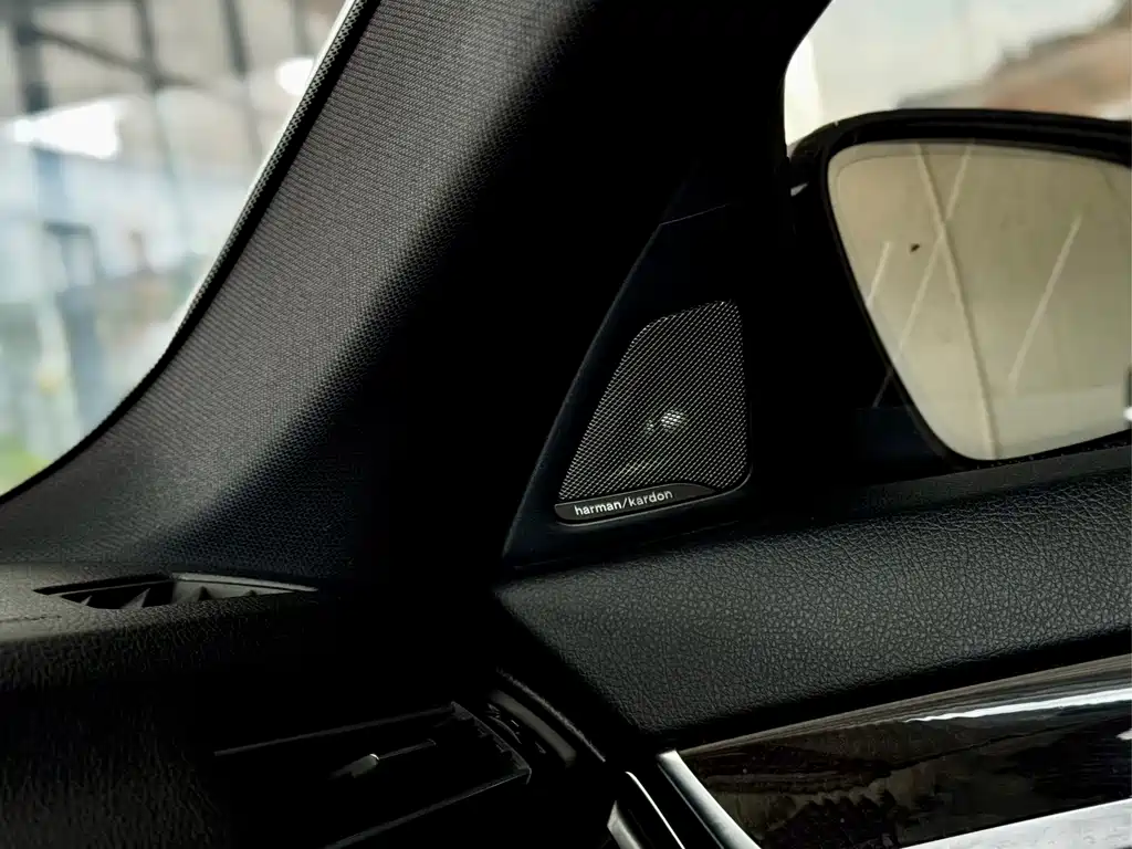 BMW 5 Series (Import) — миниатюра 12