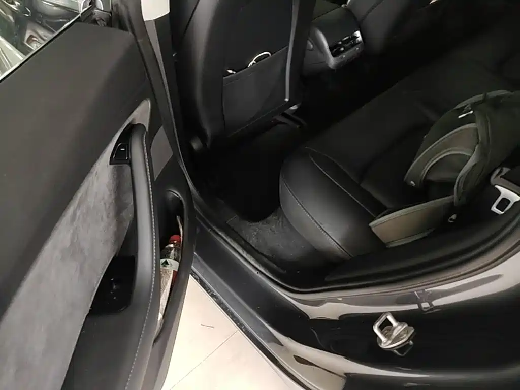 Tesla Model 3 — миниатюра 17