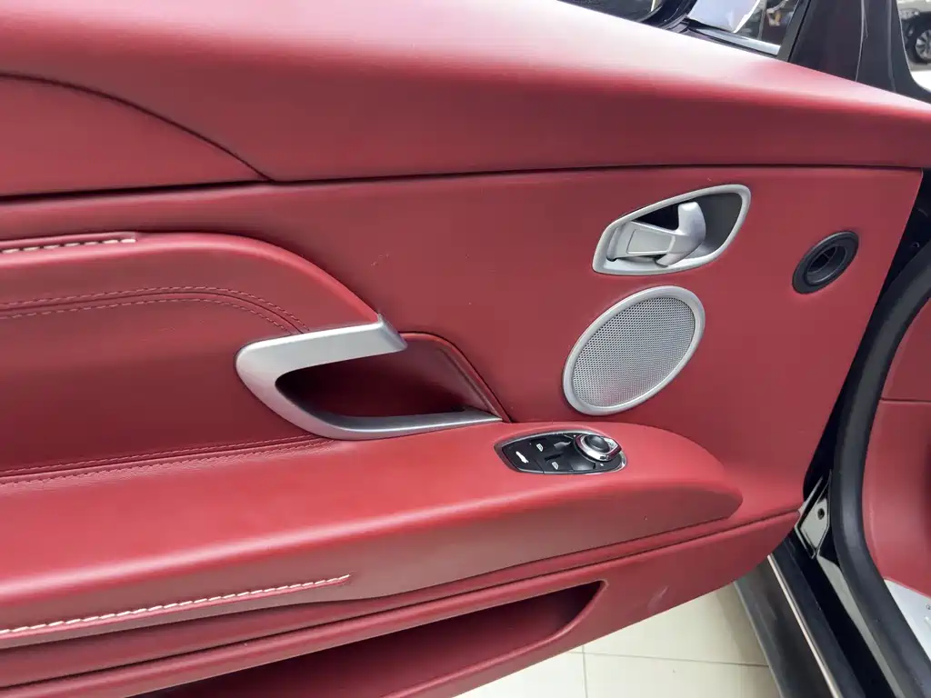 Aston Martin DB11 2019 4.0T V8 Volante