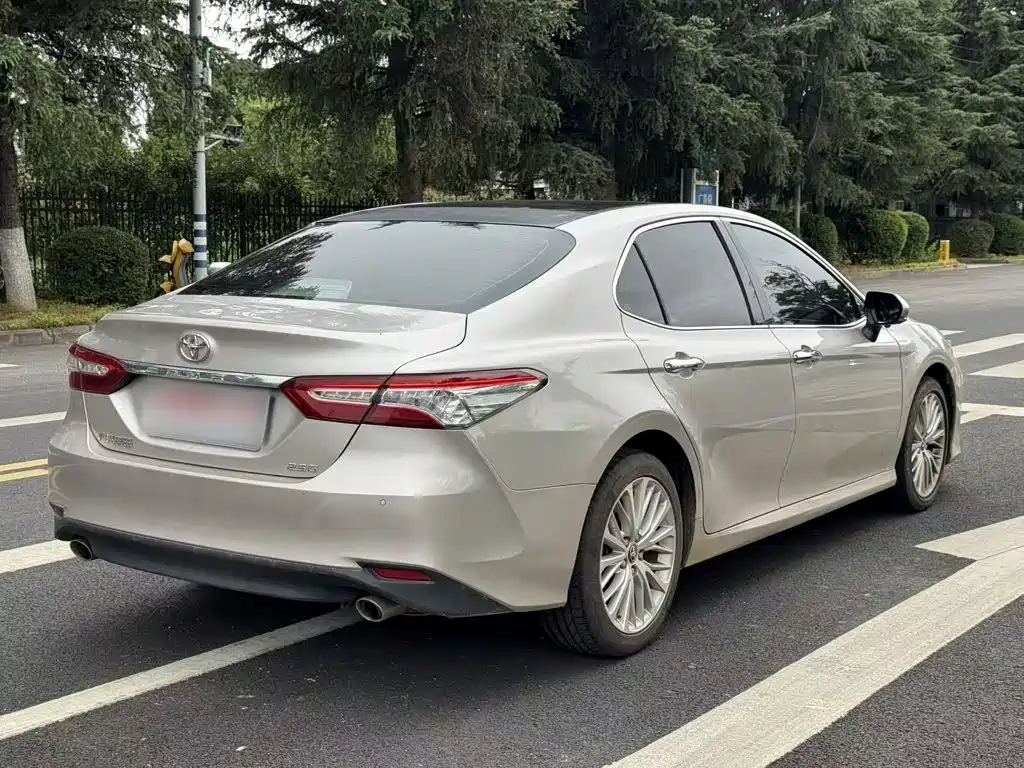 Toyota Camry — миниатюра 7