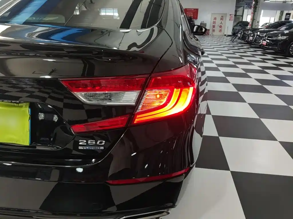 Honda Accord — миниатюра 8