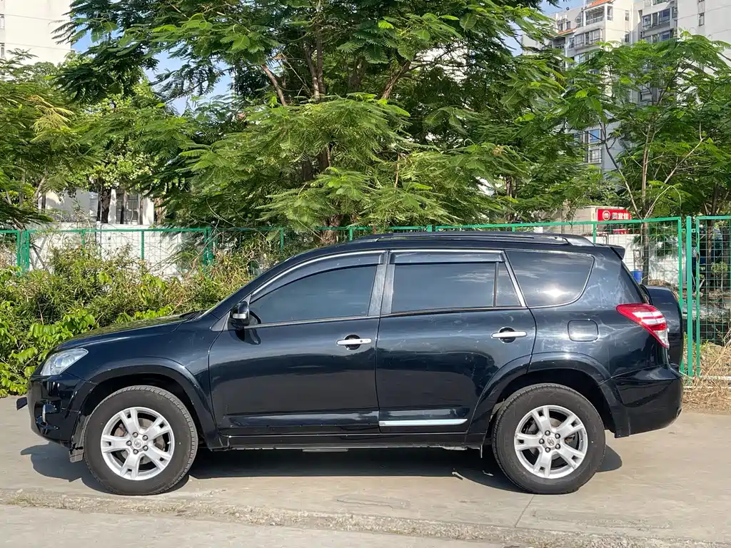 Toyota RAV4 — миниатюра 3