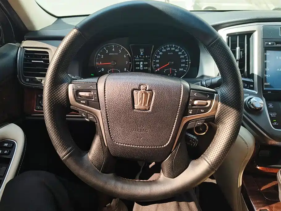 Toyota Crown — миниатюра 15