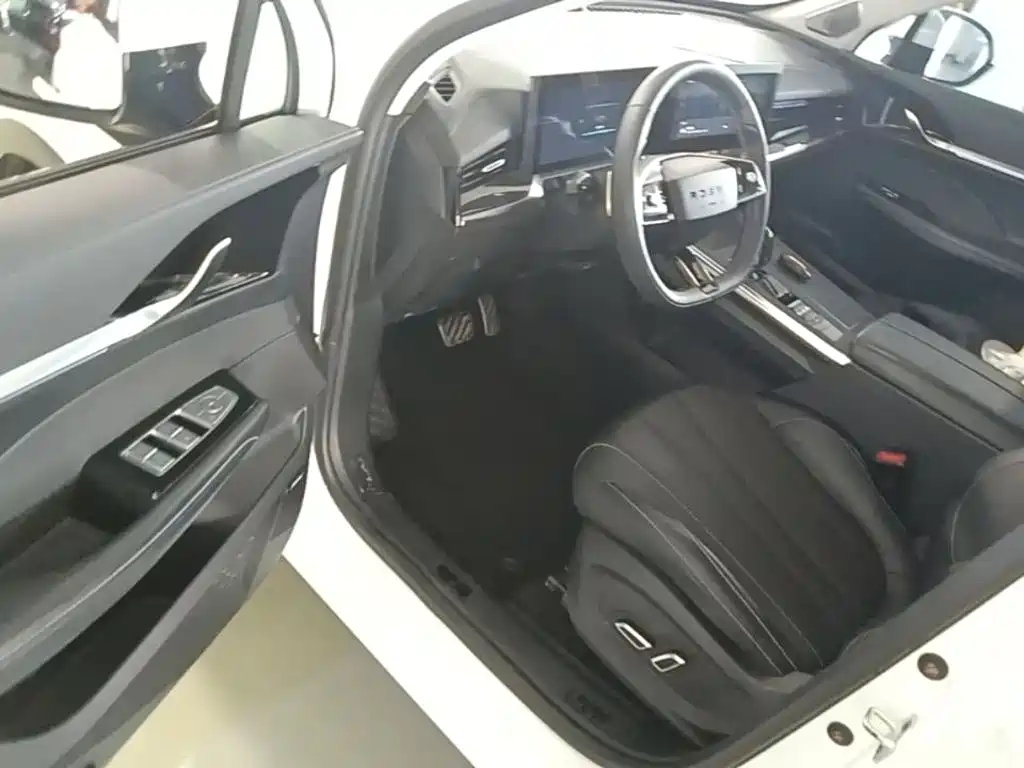 Roewe RX5 eMAX — миниатюра 16