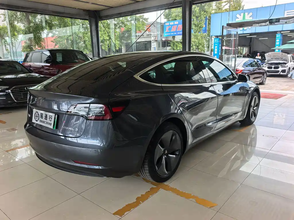 Tesla Model 3 — миниатюра 12