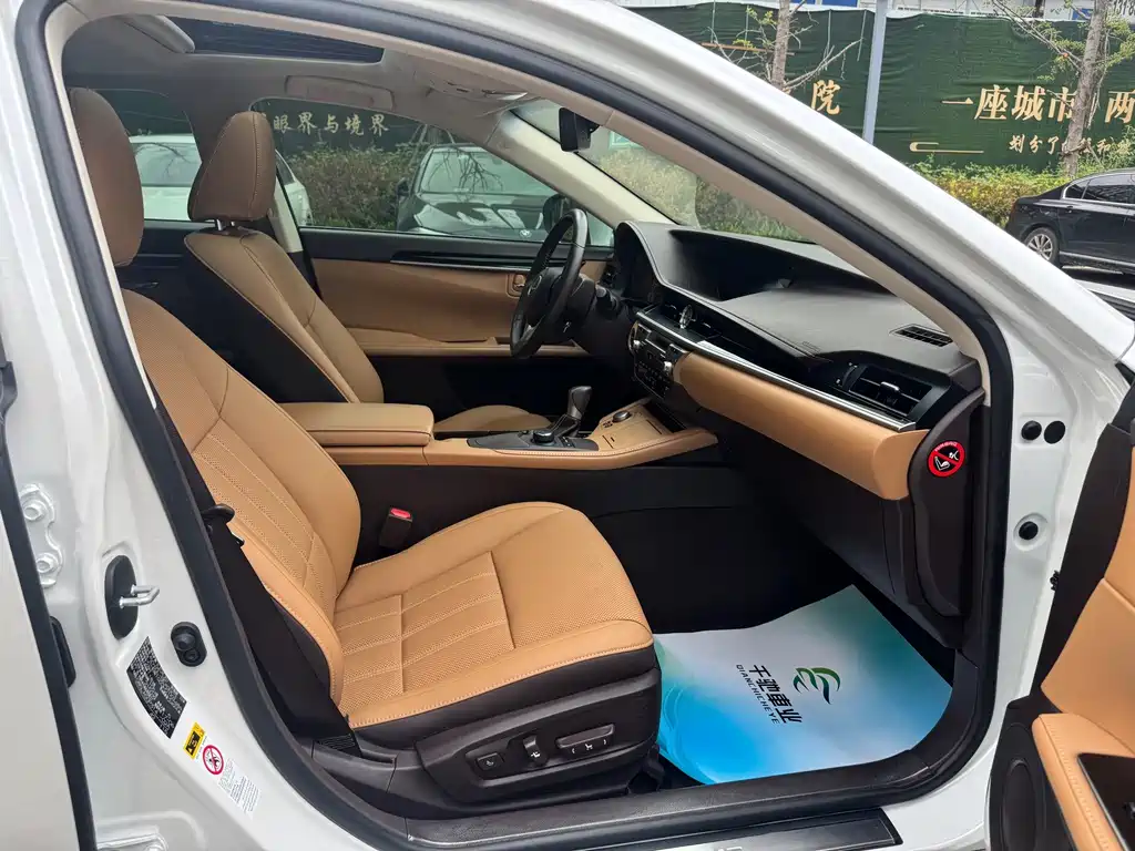 Lexus ES — миниатюра 7