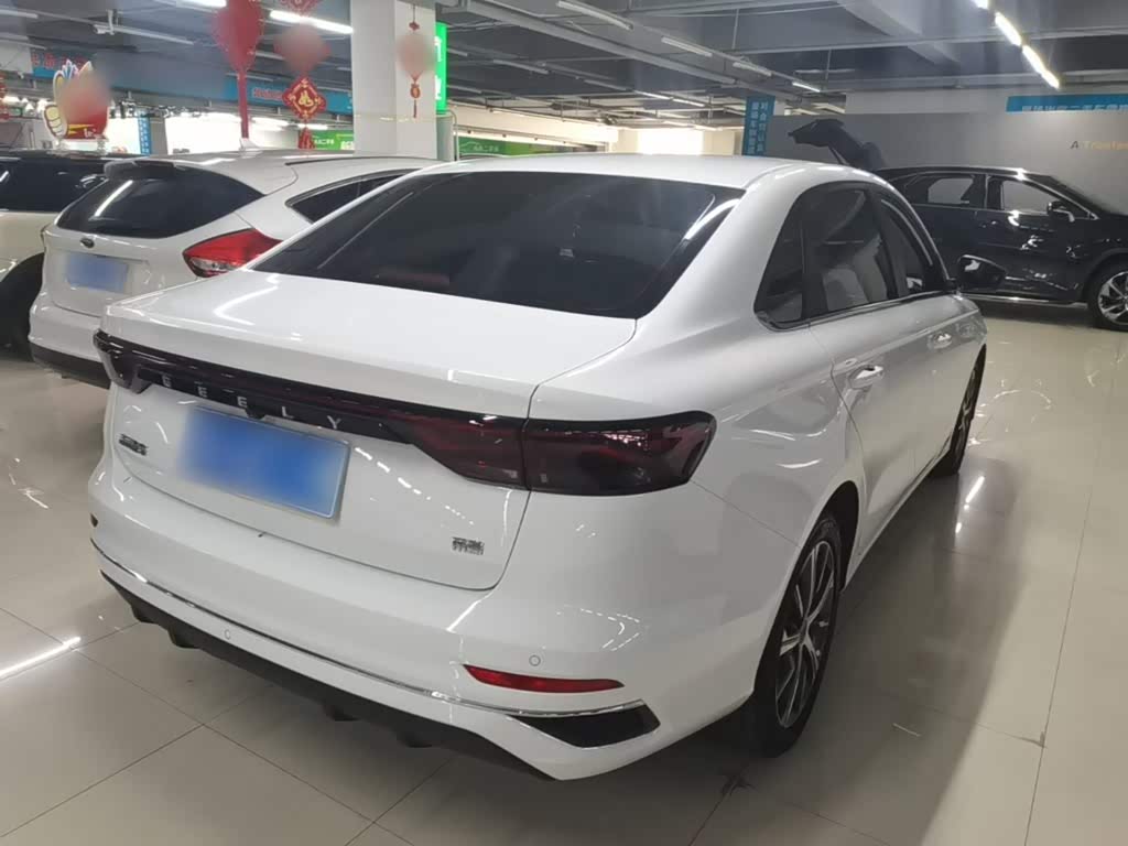 Geely Emgrand 1.5 л 2022 г. Белый, пробег 35700 км