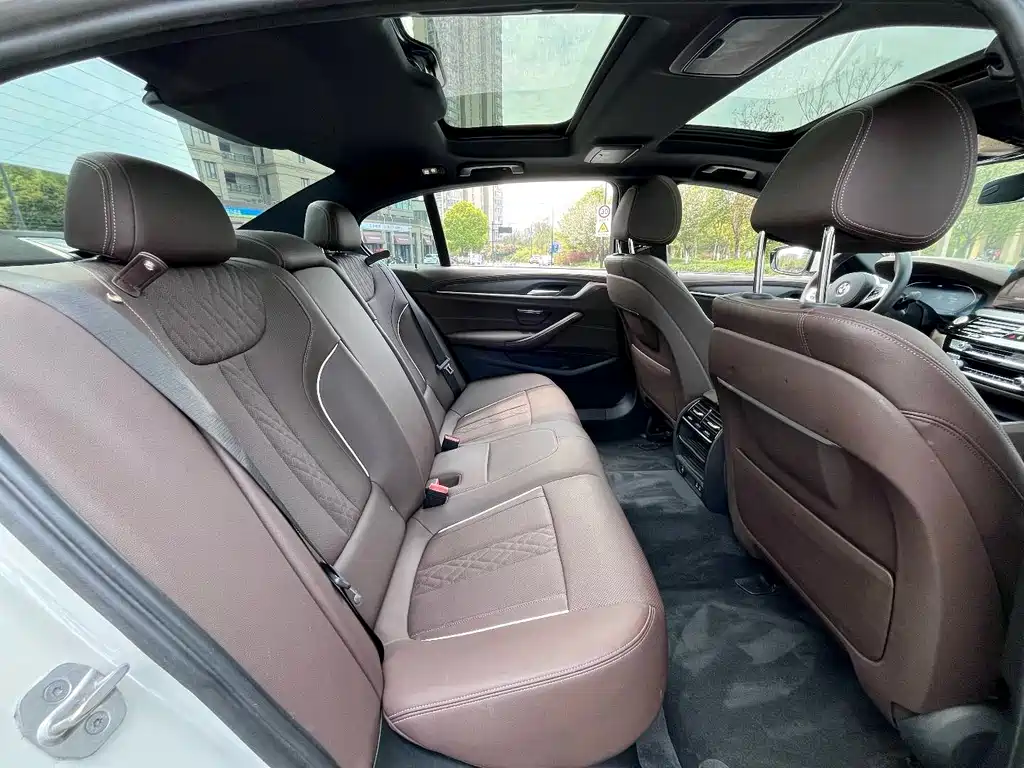 BMW 5 Series — миниатюра 15