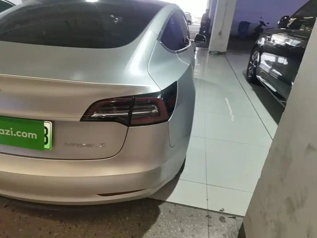 Tesla Model 3 — миниатюра 8