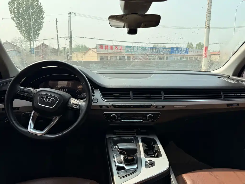Audi Q7 2019 55 e-tron