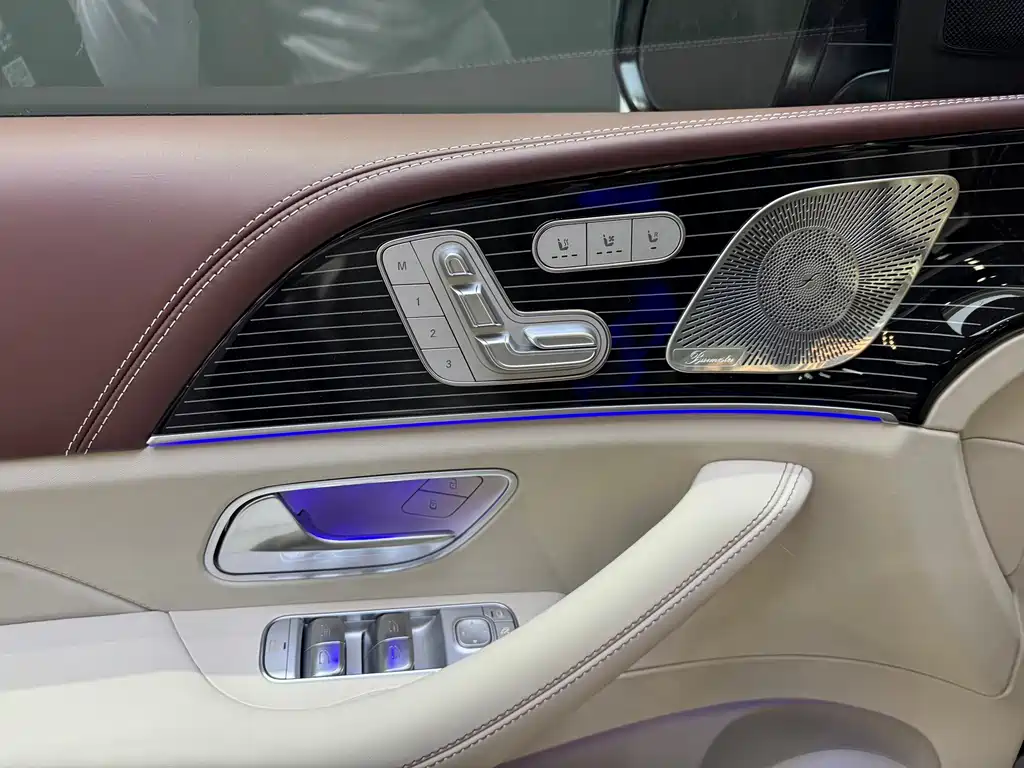 Mercedes-Benz GLS — миниатюра 11