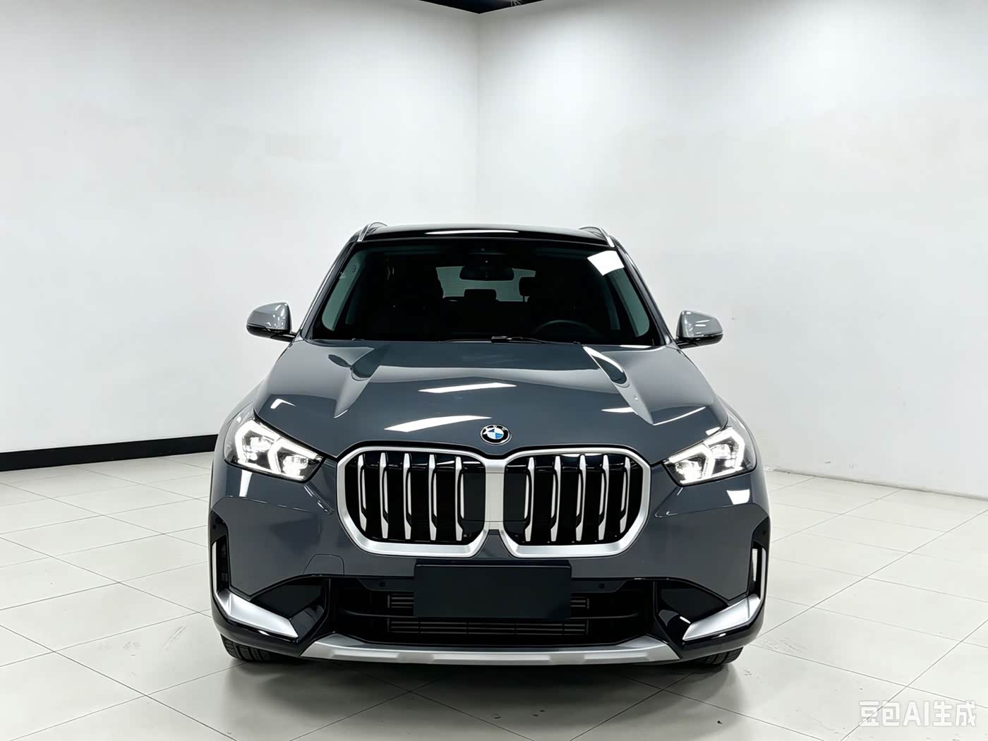 BMW X1 1.5 л 2023 г. Серебристо-серый, пробег 13000 км