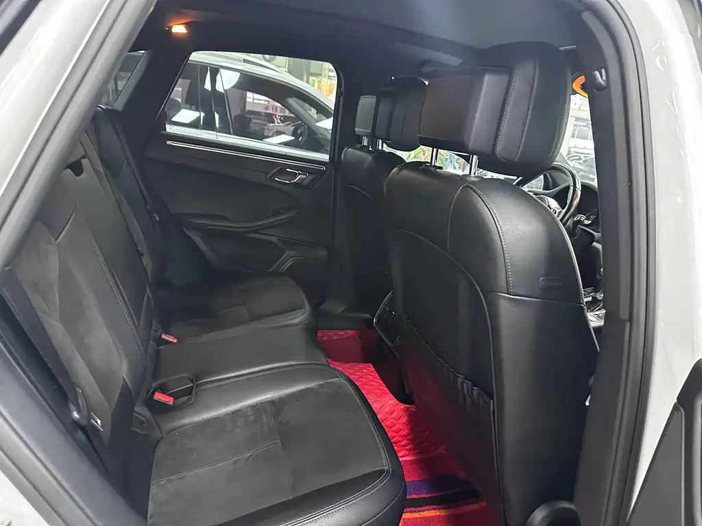 Porsche Macan — миниатюра 10