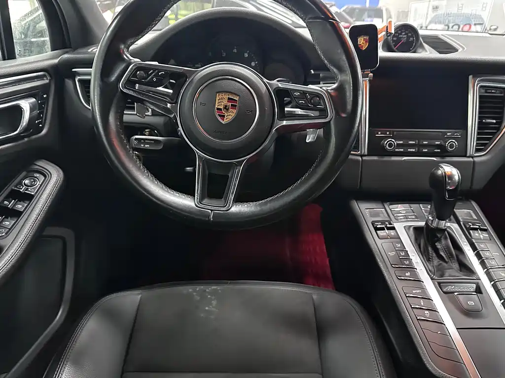 Porsche Macan — миниатюра 6