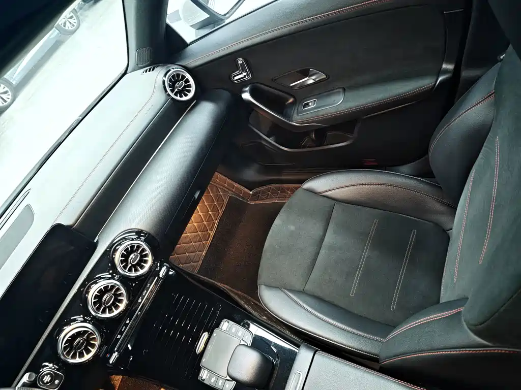 Mercedes-Benz CLA (Import) — миниатюра 12