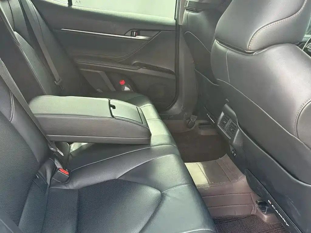 Toyota Camry — миниатюра 7
