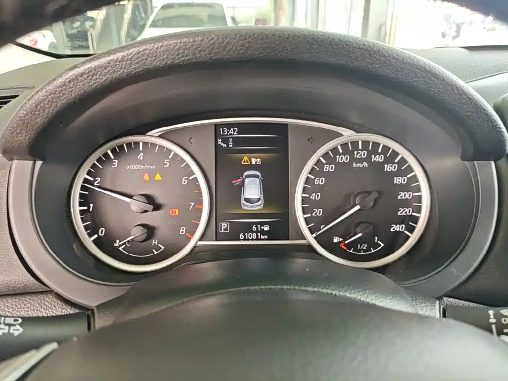 Nissan Tiida — миниатюра 12