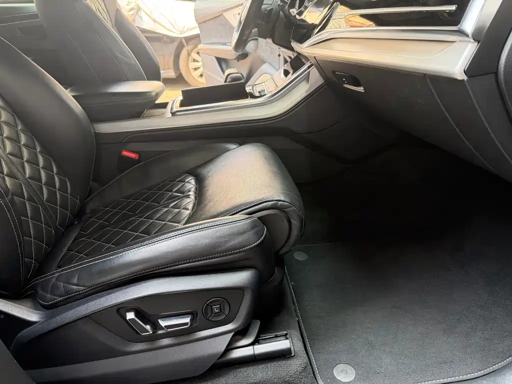 Audi Q8 — миниатюра 10