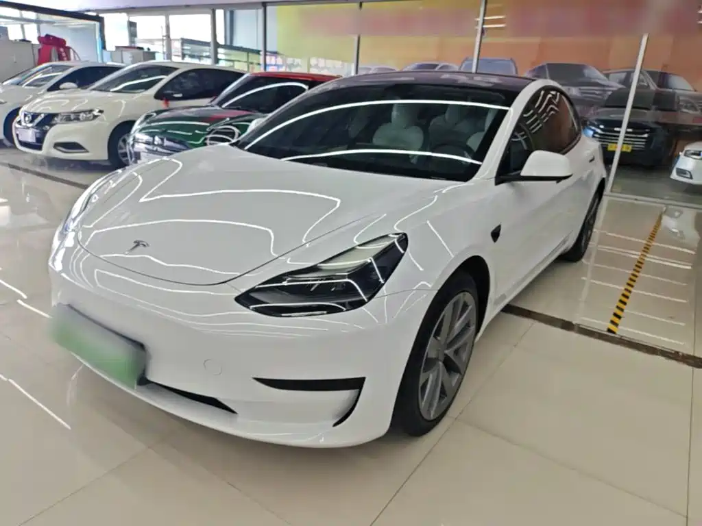 Tesla Model 3 — миниатюра 2